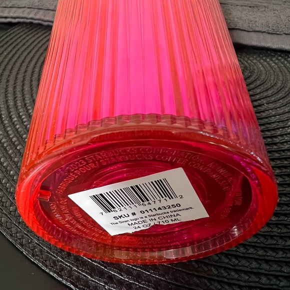 Starbucks Bright Pink Venti Cold Cup. - Picture 3 of 3